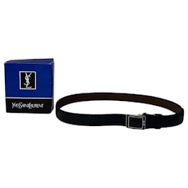 Cinturón vintage Yves Saint Laurent de cuero con relieve de serpiente negro