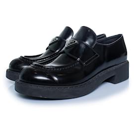 Prada, mocassini in pelle nera lucida