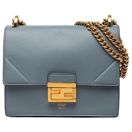 Borsa a tracolla con catena Kan U in pelle piccola blu Fendi