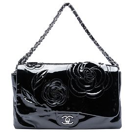 Borsa Chanel Black Patent Camellia Flap Bag