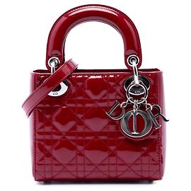 Lady Dior mini in vernice cannage rosso di Dior
