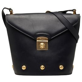 Bolsa de ombro em couro preto com tachas Salvatore Ferragamo