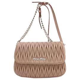 Bolsa de ombro com corrente Miu Miu em Pink Beige