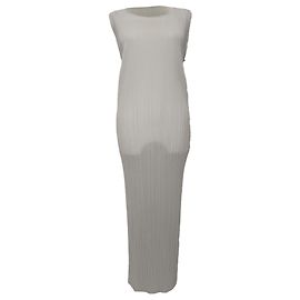 Vestido midi sin mangas Pleats Please en poliéster gris claro Issey Miyake