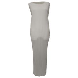 Vestido midi sin mangas Pleats Please en poliéster gris claro Issey Miyake
