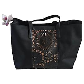 Longchamp Shopper aus schwarzem Leder mit floralen Ausschnitten