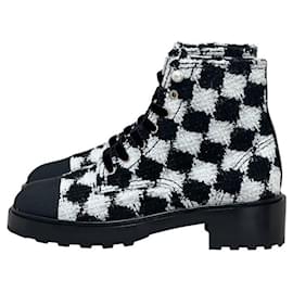 Botas de combate de tweed grosgrain NWOB Chanel - Talla 41
Segunda mano