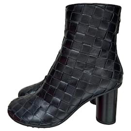 Botines Bottega Veneta de cuero Intrecciato negro Talla 36 de segunda mano