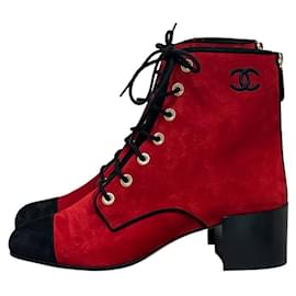 NWOB Botas de ante rojo Chanel 19K con tacón de bloque y cordones Talla 41 de segunda mano