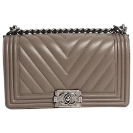 Boy Tasche aus Leder mit mittlerem Chevron-Steppmuster grau 2014 - Chanel