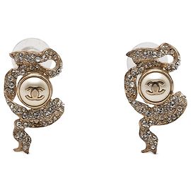 Orecchini Chanel Gold CC placcati oro con finti perle e strass a forma di fiocco, chiusura a perno