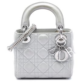 Lady Dior Mini aus irisierendem silbernem Lammleder Cannage Dior