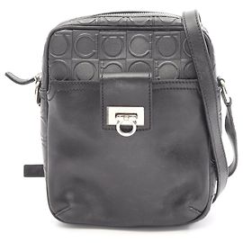 Sac à bandoulière Salvatore Ferragamo en cuir noir Gancini