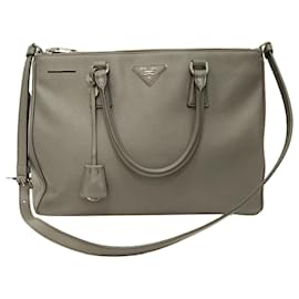 Borsa Tote Prada Medium Galleria Double Zip in pelle Saffiano grigia
