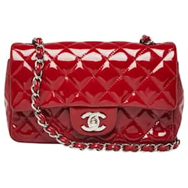 Borsa Chanel Classic Flap in vernice rossa