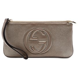 Pochette da polso Soho in pelle di vitello metallizzata marrone Gucci