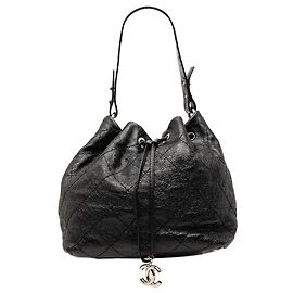 Borsa a secchiello On The Road in pelle di vitello lucida nera Chanel