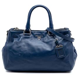 Tote convertibile in morbida pelle di vitello blu Prada con doppia zip