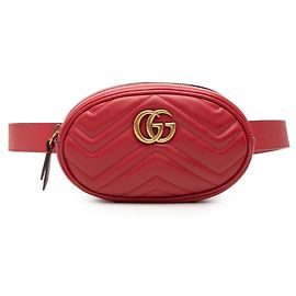 Borsa cintura Gucci Red GG Marmont in pelle di vitello matelassé