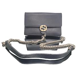 Cartera con cadena de cuero negro Gucci Interlocking G de segunda mano
