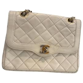Chanel Diana gesteppte Lederhandtasche - Weiß