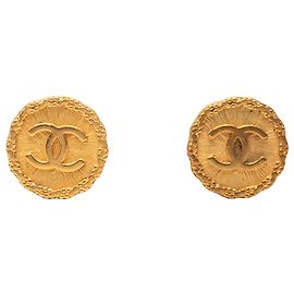 Pendientes de clip redondos Chanel Gold CC bañados en oro
