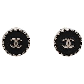 Chanel Black CC Lait Enamel Messing Clip-Ohrringe