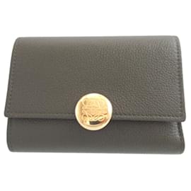Cartera Vertical Pequeña Pebble Loewe