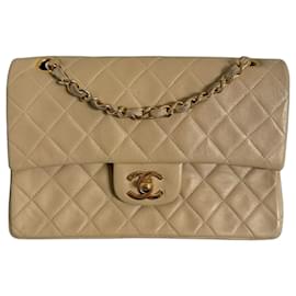 Borsa Chanel Classic Flap Medium in Agnello Beige