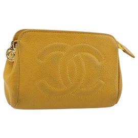 Pochette CHANEL en piel Caviar Oro Amarillo CC Auth bs35112