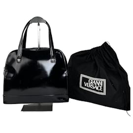 Gianni Versace Handtasche aus schwarzem Lackleder mit silberfarbenem Medusa-Detail