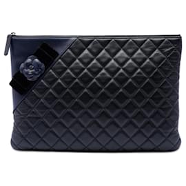 Clutch Chanel Black Large Quilted Lambskin Camellia O Case