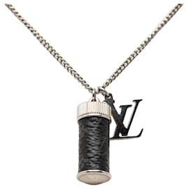 Louis Vuitton Halskette Charms Monogram Eclipse aus silberfarbenem Messing