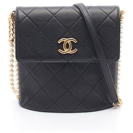 Chanel Matelassé Faux Pearl Schultertasche