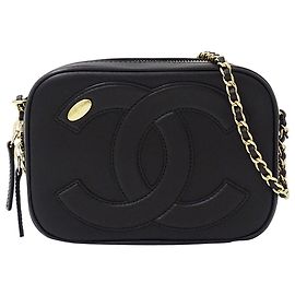 Chanel Leather Handbag in Black