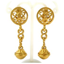 Orecchini a clip in metallo dorato Chanel