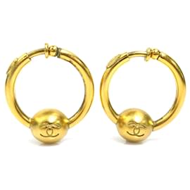Chanel Clip-Ohrringe aus goldfarbenem Metall