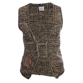 Chanel, hellbraune Bouclé-Weste mit goldenen Knöpfen