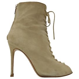 Stivaletti stringati in scamosciato beige Gianvito Rossi