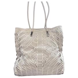 Alexander McQueen Bucket Bag Cutout Pelle Crema - Alexander Mcqueen