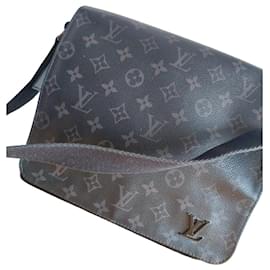 Louis Vuitton Monogram Eclipse Umhängetasche