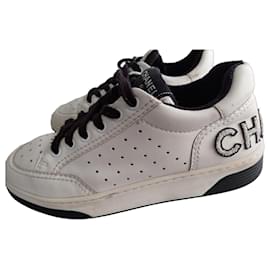 Chanel Sneakers Basse in Pelle Bianco e Nero
