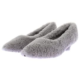 Autre Marque Escarpins en shearling "Gia"