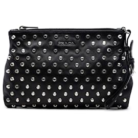 Clutch in pelle nera con borchie Prada