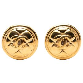 Orecchini Chanel Gold CC placcati oro trapuntati a clip