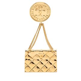 Chanel Gold CC Goldplattierte gesteppte Flap Bag mit Medaillon-Brosche