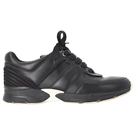Sneakers low-top Chanel CC in pelle di vitello nera