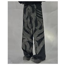 Autre Marque SXVSU Vaqueros de pierna ancha en denim negro con patchwork de llamas