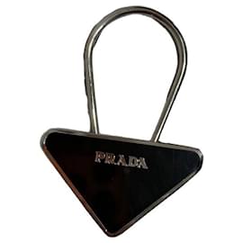 Portachiavi Prada Logo Triangolo in metallo