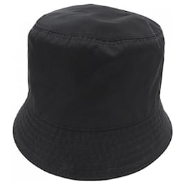 Cappello in Re-Nylon con logo triangolo Prada